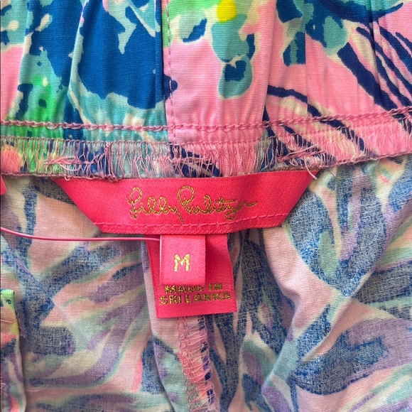 Lilly Pulitzer Ocean View shorts size medium nwt - Picture 3 of 6